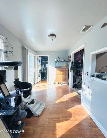 1324 W Central Avenue, Carthage, MO 64836