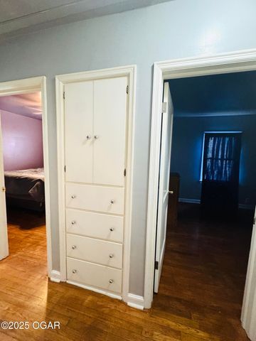 1324 W Central Avenue, Carthage, MO 64836