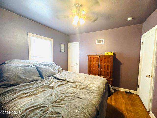 1324 W Central Avenue, Carthage, MO 64836