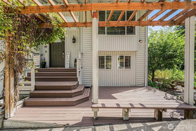 317 68th Avenue E, Tacoma, WA 98424