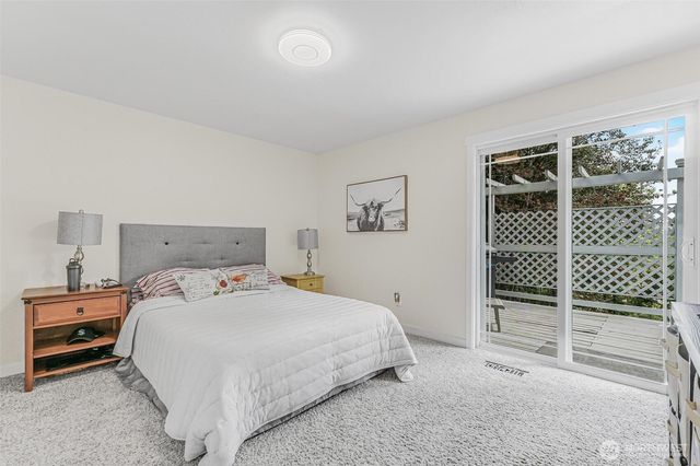 317 68th Avenue E, Tacoma, WA 98424