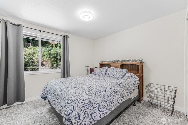 317 68th Avenue E, Tacoma, WA 98424