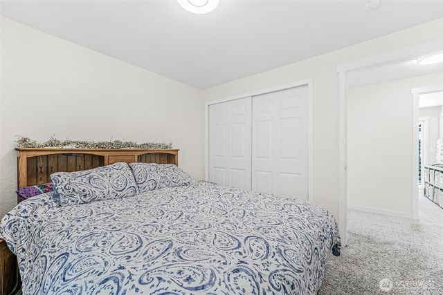 317 68th Avenue E, Tacoma, WA 98424