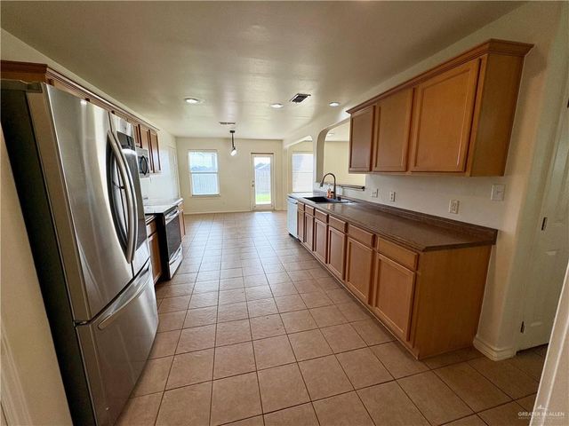809 Santos Avenue, Mercedes, TX 78570