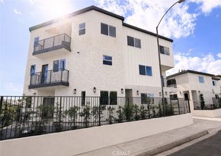 415 N La Fayette Park, Los Angeles, CA 90026