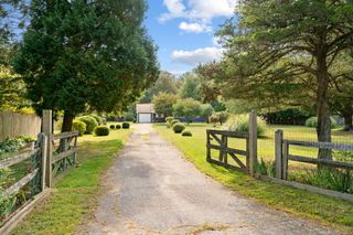 5 Stoneleigh Knolls, Old Lyme, CT 06371
