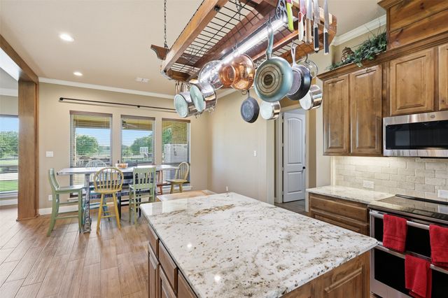 101 Signature Court, Weatherford, TX 76087