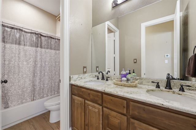 101 Signature Court, Weatherford, TX 76087