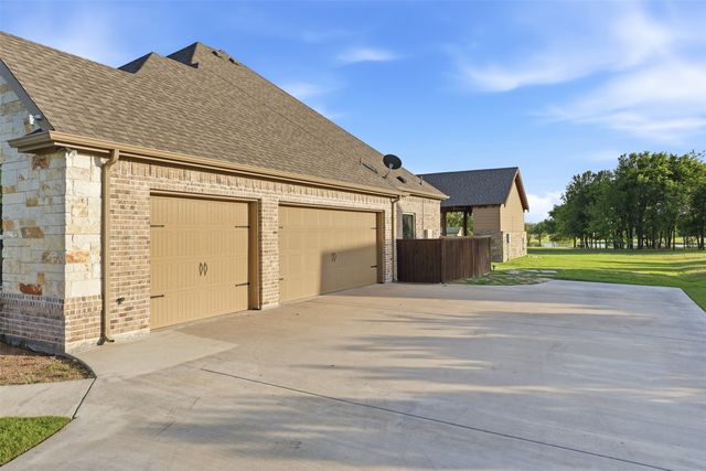 101 Signature Court, Weatherford, TX 76087