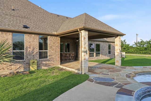 101 Signature Court, Weatherford, TX 76087