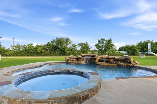 101 Signature Court, Weatherford, TX 76087