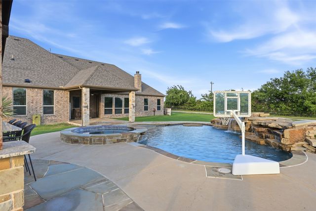 101 Signature Court, Weatherford, TX 76087