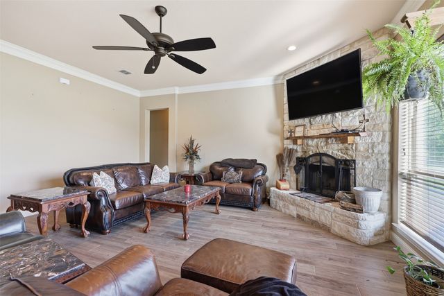 101 Signature Court, Weatherford, TX 76087