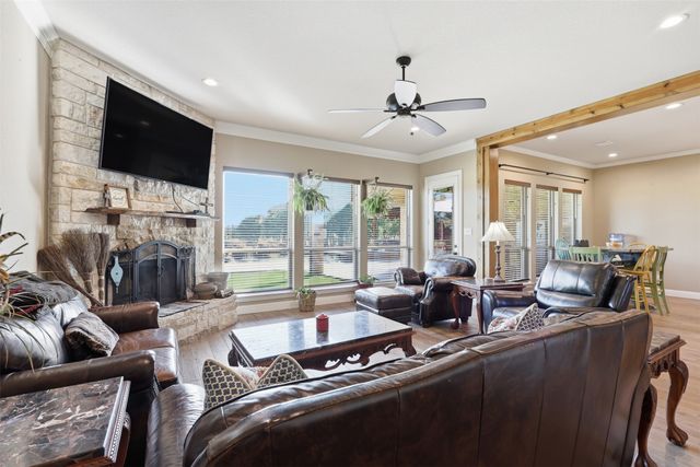 101 Signature Court, Weatherford, TX 76087