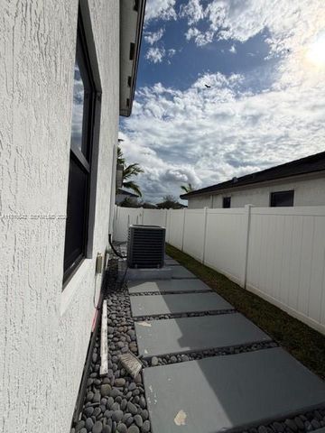 23520 SW 107th Ct, Homestead, FL 33032