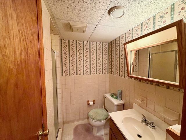 4827 Barberry St, Lincoln Place, PA 15207