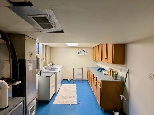 4827 Barberry St, Lincoln Place, PA 15207