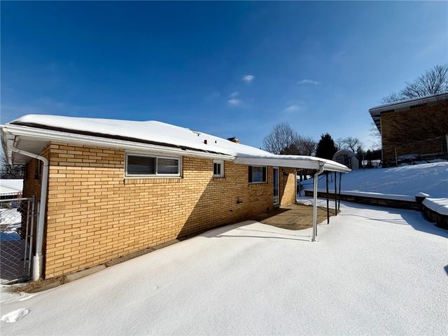 4827 Barberry St, Lincoln Place, PA 15207