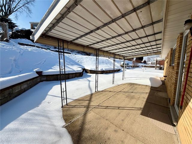 4827 Barberry St, Lincoln Place, PA 15207