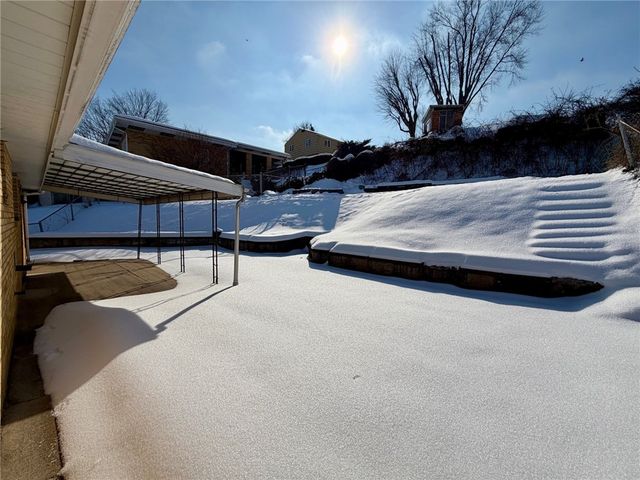 4827 Barberry St, Lincoln Place, PA 15207