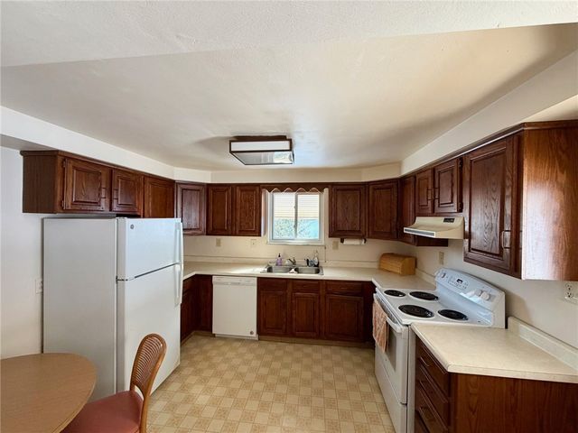 4827 Barberry St, Lincoln Place, PA 15207