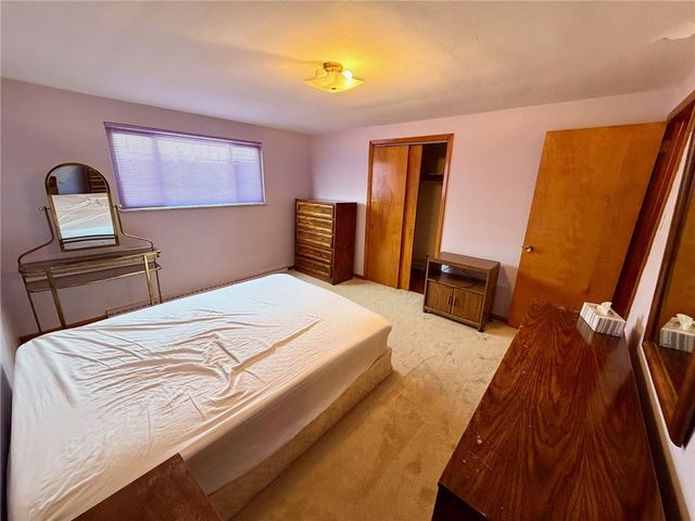 4827 Barberry St, Lincoln Place, PA 15207