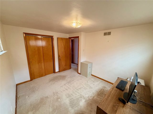 4827 Barberry St, Lincoln Place, PA 15207