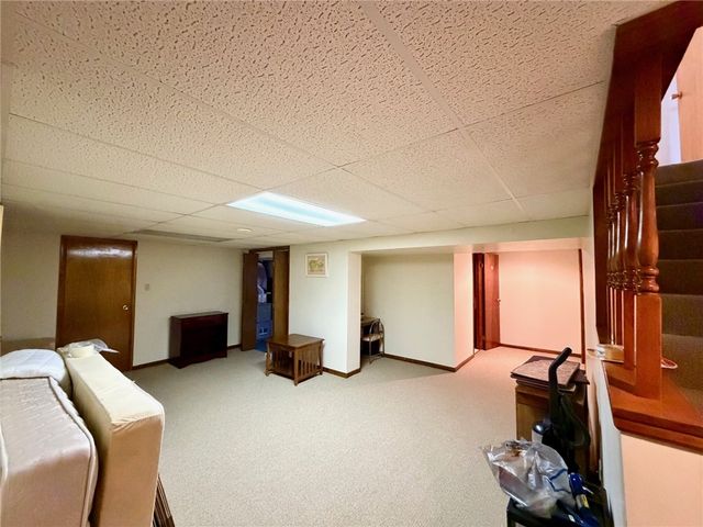 4827 Barberry St, Lincoln Place, PA 15207