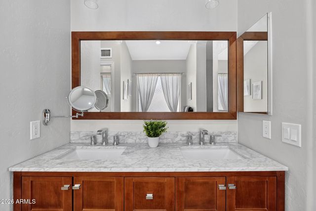 152 S ABALONE Drive, Gilbert, AZ 85233