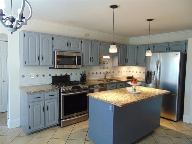 22 Valley Creek SW Drive, Cartersville, GA 30120