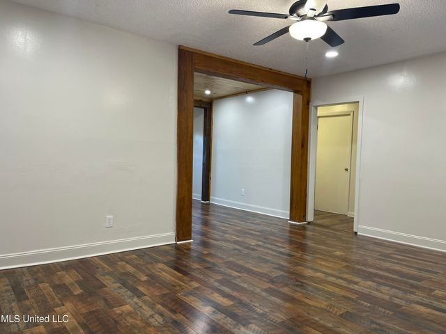 547 Woodbury Road, Jackson, MS 39206