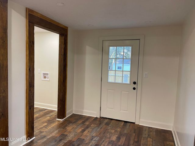547 Woodbury Road, Jackson, MS 39206