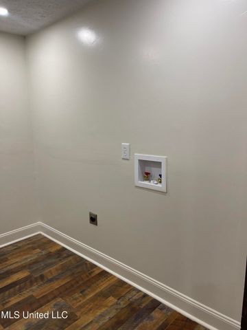 547 Woodbury Road, Jackson, MS 39206