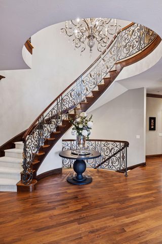 614 Hidden Creek Trail, Mendota Heights, MN 55118