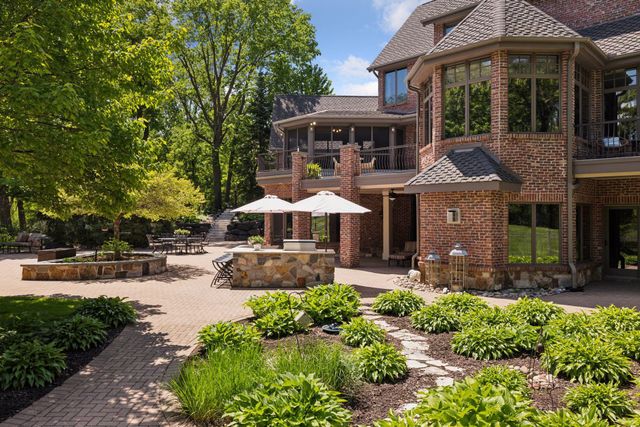 614 Hidden Creek Trail, Mendota Heights, MN 55118