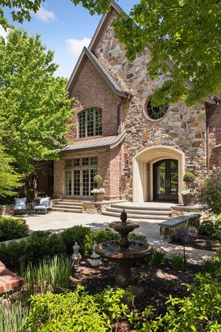 614 Hidden Creek Trail, Mendota Heights, MN 55118