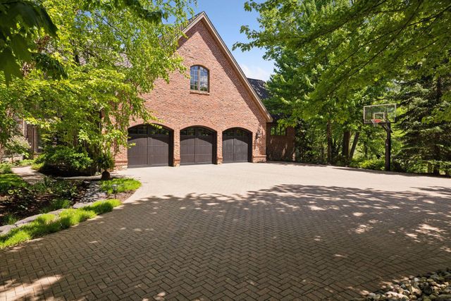614 Hidden Creek Trail, Mendota Heights, MN 55118