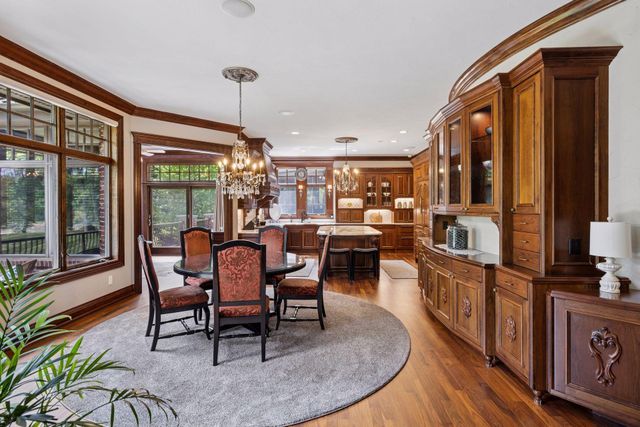 614 Hidden Creek Trail, Mendota Heights, MN 55118