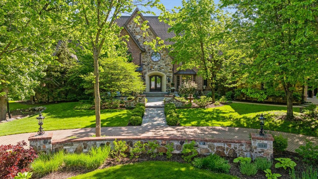 614 Hidden Creek Trail, Mendota Heights, MN 55118