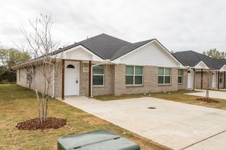 603 Casa Linda Drive B, Ennis, TX 75119