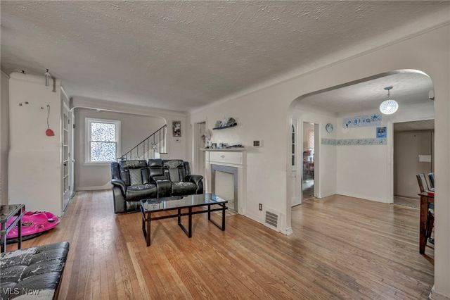 862 Keystone Drive, Cleveland Heights, OH 44121