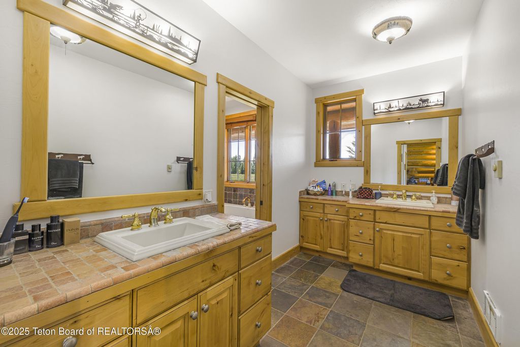 450 E OATGRASS Road, Jackson, WY 83001 photo 18