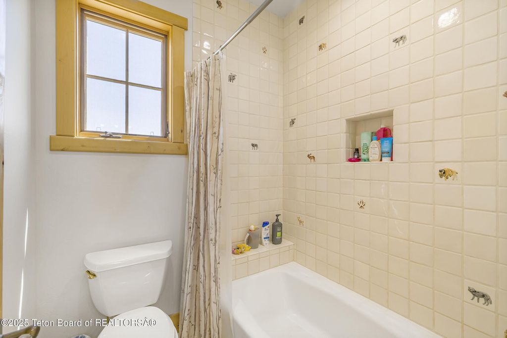 450 E OATGRASS Road, Jackson, WY 83001 photo 32