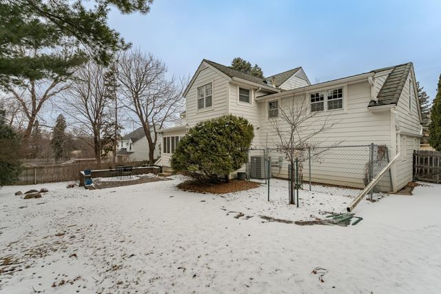 1322 7th Street SW, Rochester, MN 55902