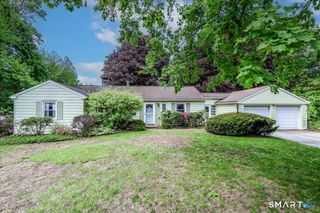 34 Valerie Lane, Danbury, CT 06811