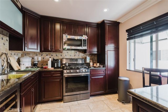 8016 Via Verona, Burbank, CA 91504