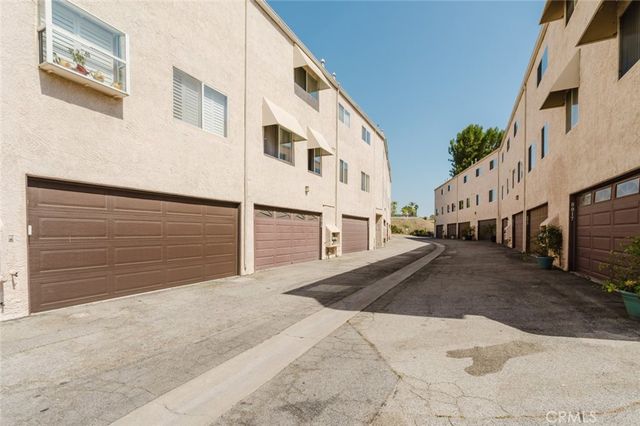 8016 Via Verona, Burbank, CA 91504