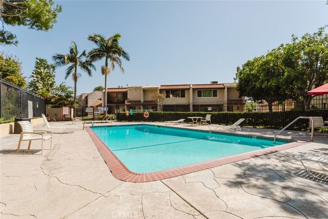 8016 Via Verona, Burbank, CA 91504
