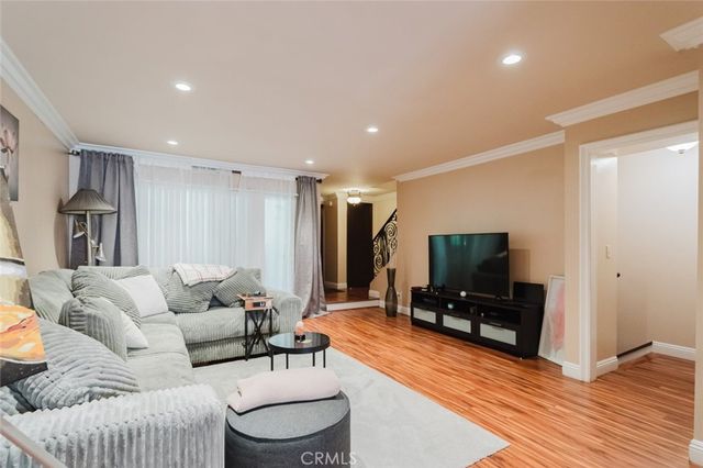 8016 Via Verona, Burbank, CA 91504