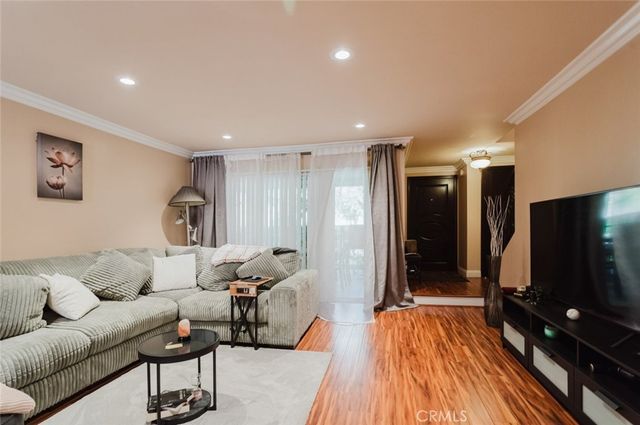 8016 Via Verona, Burbank, CA 91504